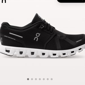 On Cloud 5 Black Tennis Shoes